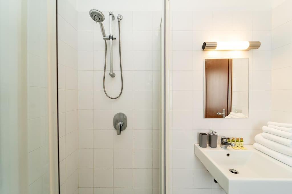 5 Giornate Apt Con Terrazzo E Garage Privato Milano Exterior foto