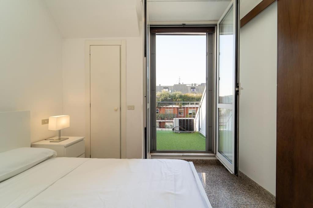 5 Giornate Apt Con Terrazzo E Garage Privato Milano Exterior foto