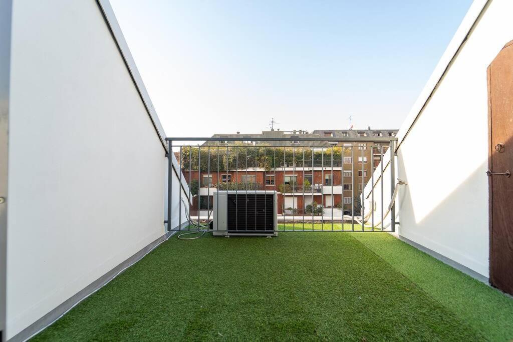 5 Giornate Apt Con Terrazzo E Garage Privato Milano Exterior foto